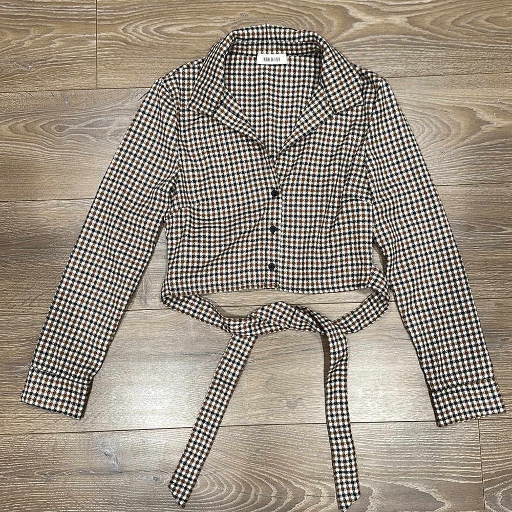 NWT Tie back crop button up shirt